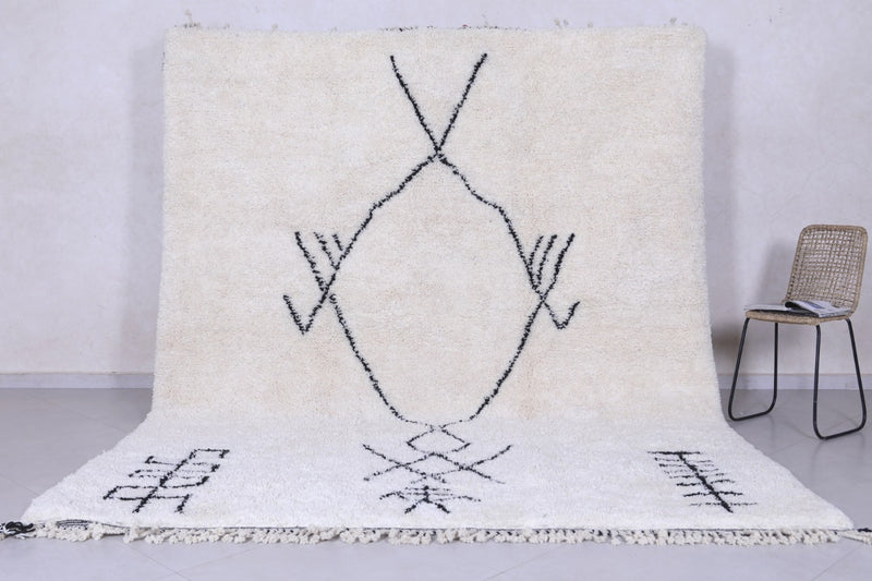 Handmade Moroccan beni ourain rug – White wool with black geometric symbols