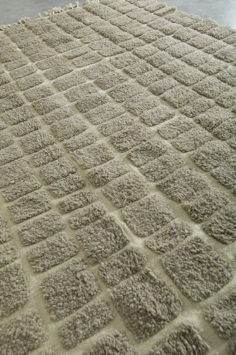 Moroccan handwoven wool rug - White & grey checkered design - 7.6 ft x 11 ft