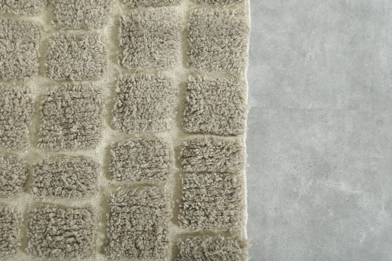 Moroccan handwoven wool rug - White & grey checkered design - 7.6 ft x 11 ft