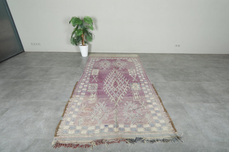 Moroccan wool boujad rug – Tribal mauve and neutral cream tones - 4.4 ft x 8.9 ft