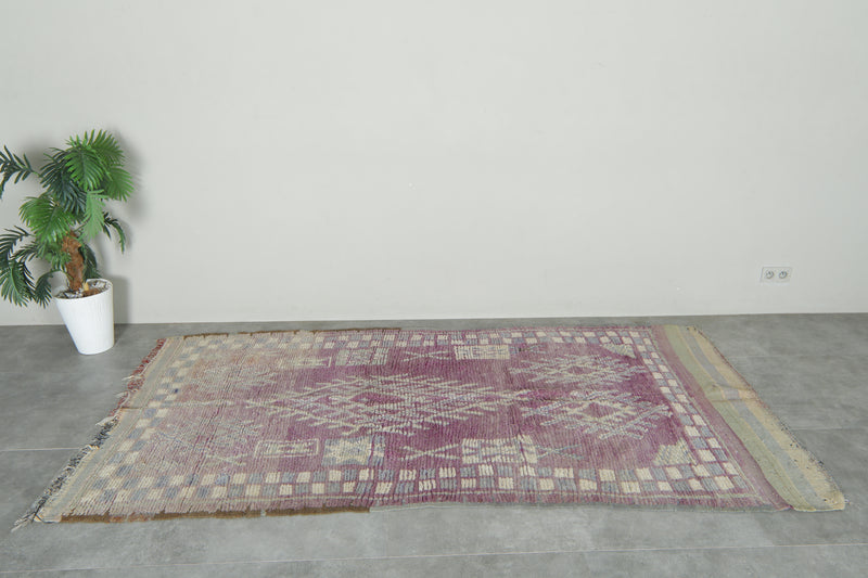 Moroccan wool boujad rug – Tribal mauve and neutral cream tones - 4.4 ft x 8.9 ft