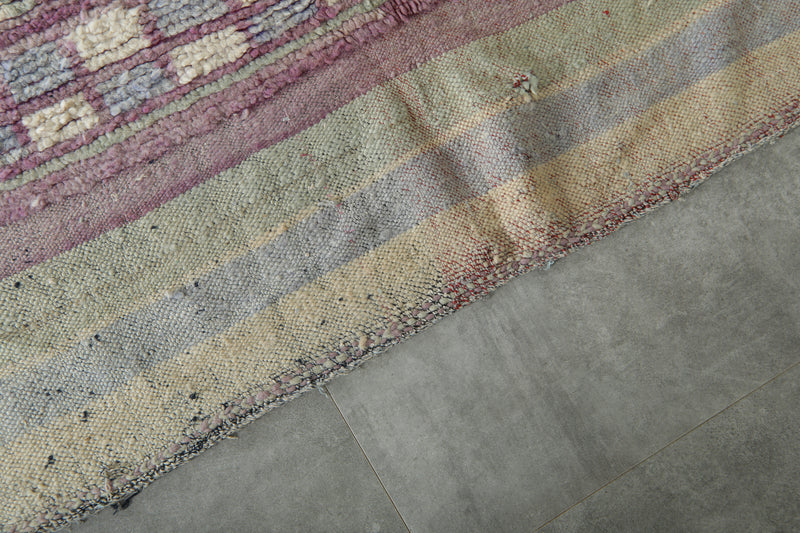 Moroccan wool boujad rug – Tribal mauve and neutral cream tones - 4.4 ft x 8.9 ft