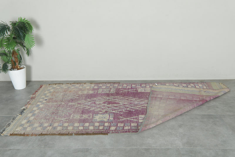 Moroccan wool boujad rug – Tribal mauve and neutral cream tones - 4.4 ft x 8.9 ft