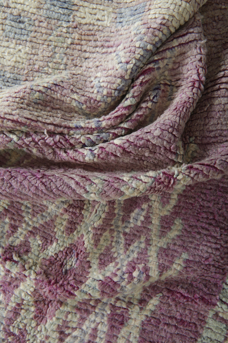 Moroccan wool boujad rug – Tribal mauve and neutral cream tones - 4.4 ft x 8.9 ft