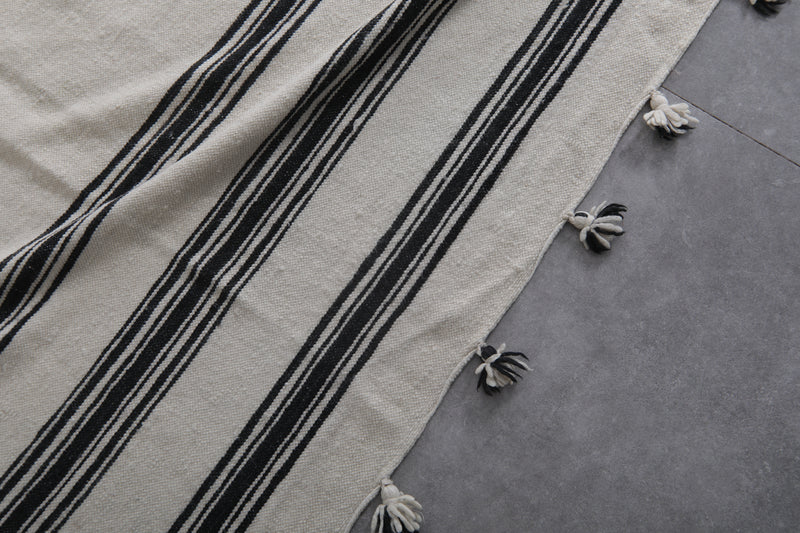 Handwoven Cream & Black Kilim Rug - 6 FT X 9.5 FT - Handwoven Kilim