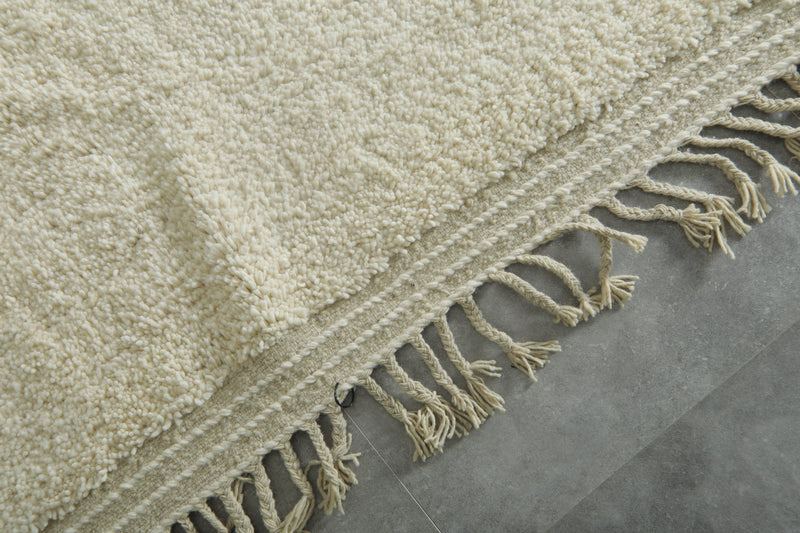 White Moroccan wool rug - Minimalist handwoven - 5.9 ft x 7.8 ft