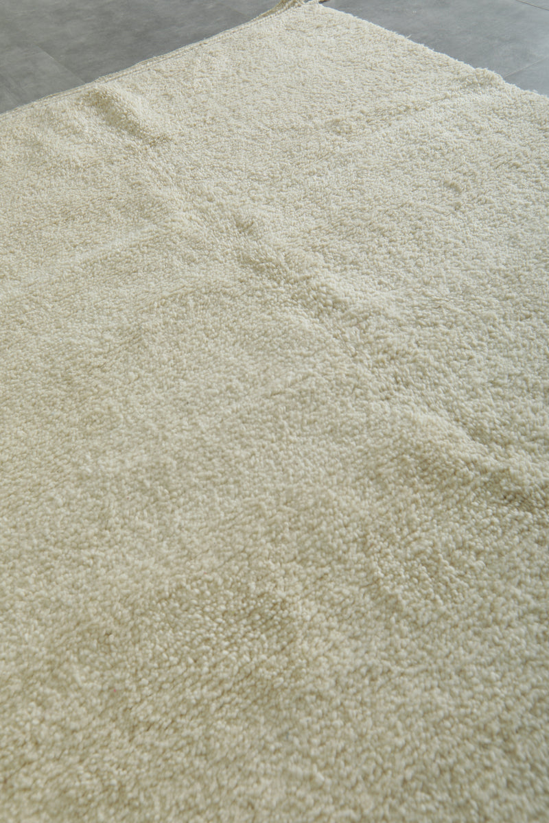 White Moroccan wool rug - Minimalist handwoven - 5.9 ft x 7.8 ft