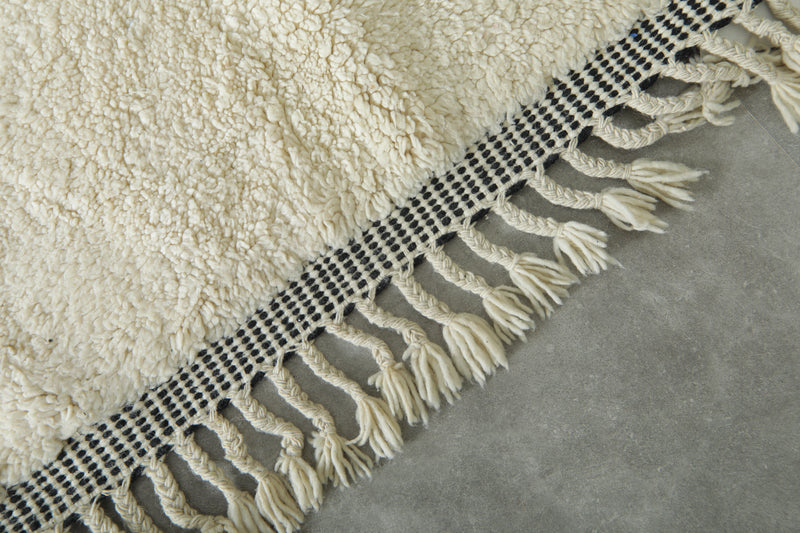 White Moroccan minimalist wool rug - 3.6 ft x 4.9 ft
