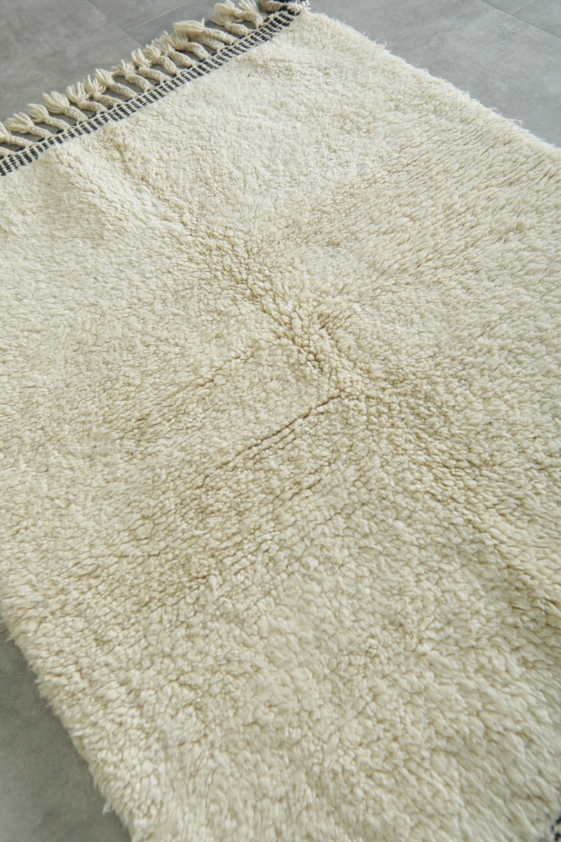 White Moroccan minimalist wool rug - 3.6 ft x 4.9 ft