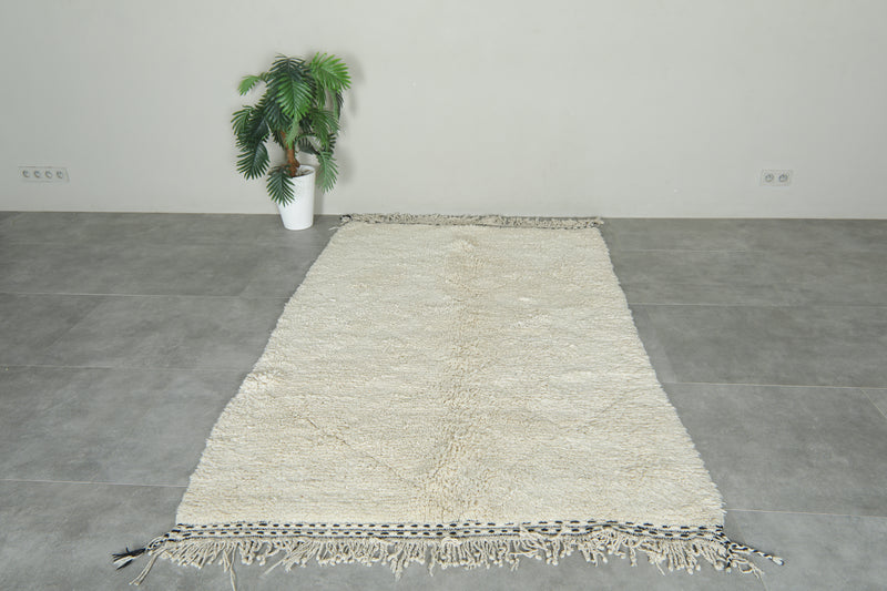 Moroccan beni ourain rug - Bold minimalism in Soft white wool - 4.7 ft x 7.5 ft