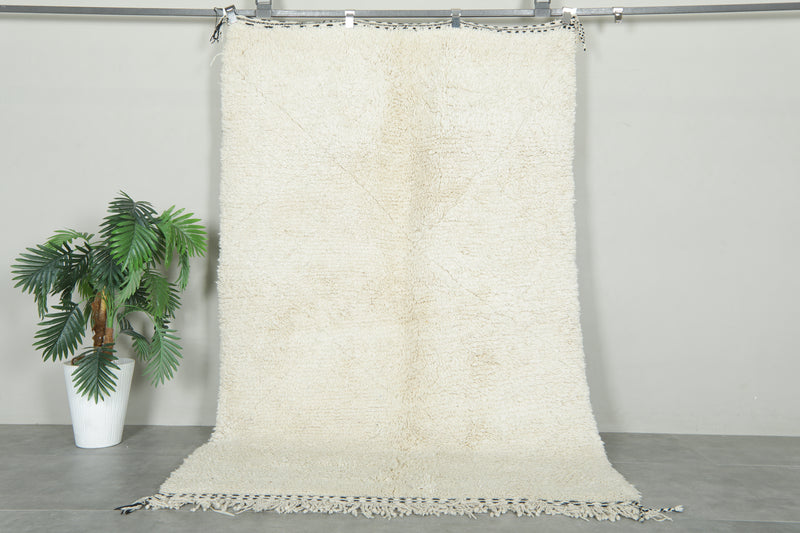 Moroccan beni ourain rug - Bold minimalism in Soft white wool - 4.7 ft x 7.5 ft