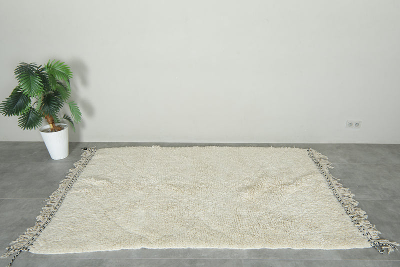 Moroccan beni ourain rug - Bold minimalism in Soft white wool - 4.7 ft x 7.5 ft