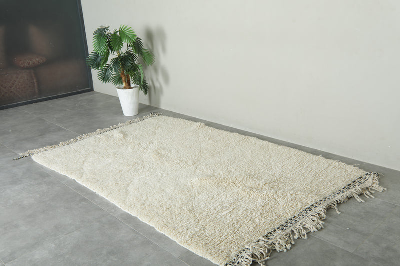 Moroccan beni ourain rug - Bold minimalism in Soft white wool - 4.7 ft x 7.5 ft