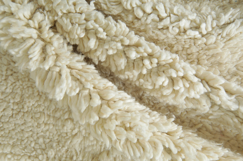 Moroccan beni ourain rug - Bold minimalism in Soft white wool - 4.7 ft x 7.5 ft