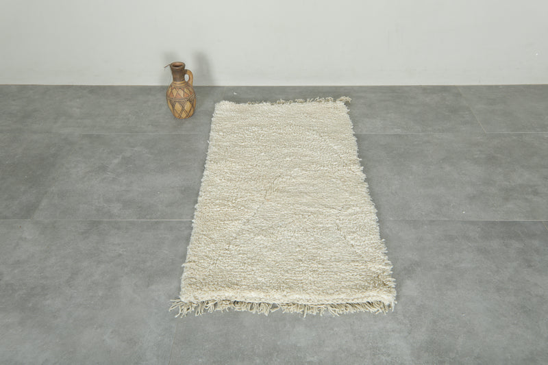 Handwoven Moroccan rug - Soft white wool rug - 2 ft x 4 ft