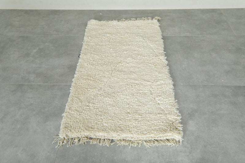 Handwoven Moroccan rug - Soft white wool rug - 2 ft x 4 ft