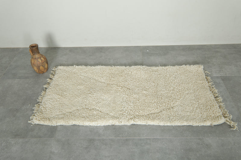 Handwoven Moroccan rug - Soft white wool rug - 2 ft x 4 ft