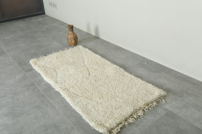 Handwoven Moroccan rug - Soft white wool rug - 2 ft x 4 ft