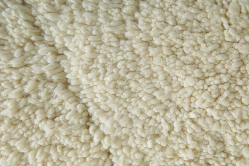 Handwoven Moroccan rug - Soft white wool rug - 2 ft x 4 ft