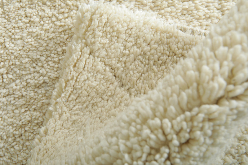 Handwoven Moroccan rug - Soft white wool rug - 2 ft x 4 ft