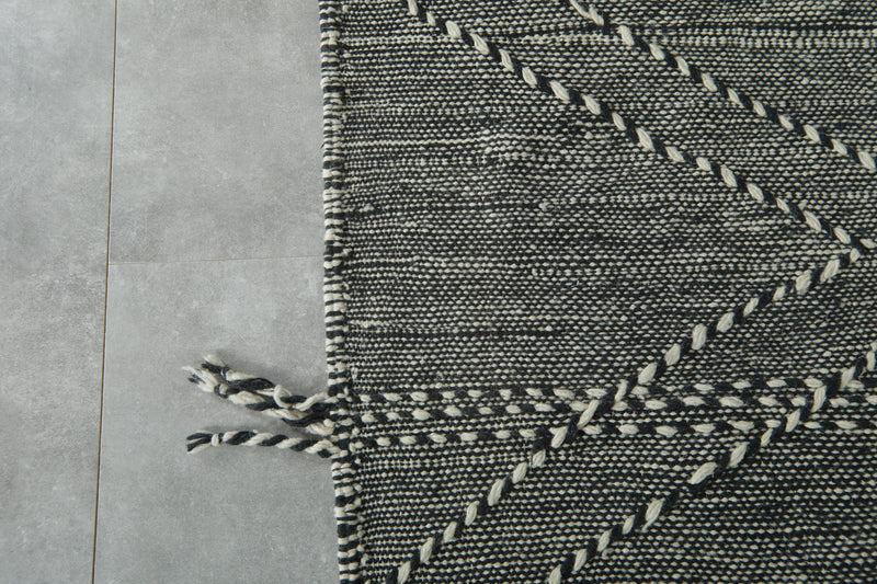 Black & white Moroccan flatwoven rug - 6.3 ft x 10.2 ft
