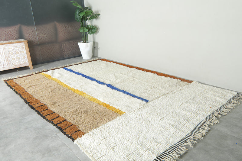 Moroccan wool rug - White base with earthy accents - 7.3 ft x 11.1 ft