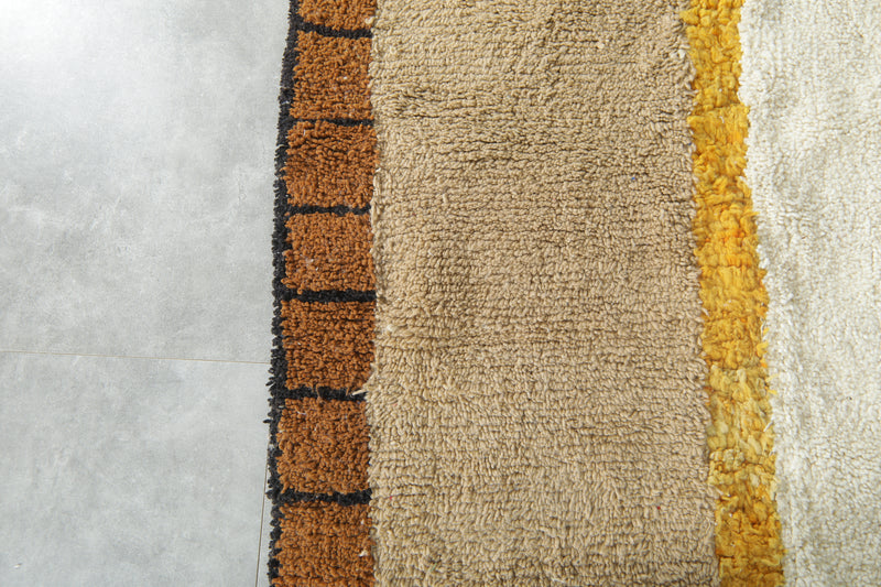 Moroccan wool rug - White base with earthy accents - 7.3 ft x 11.1 ft