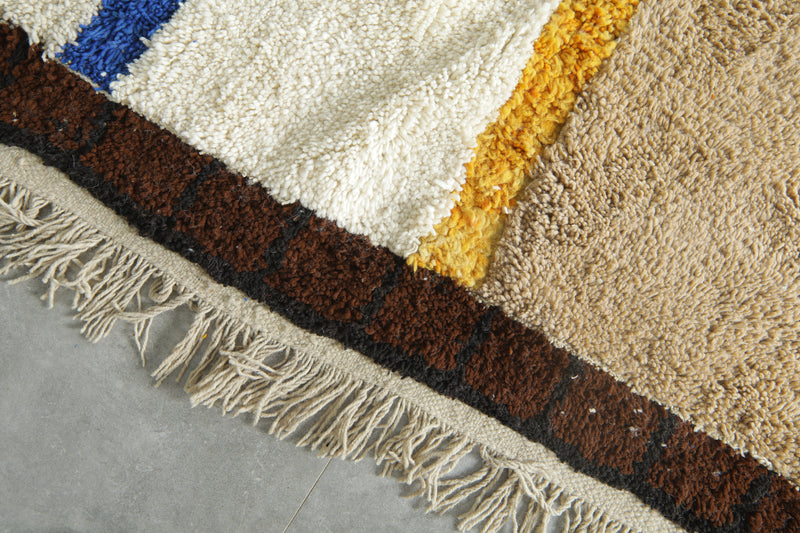 Moroccan wool rug - White base with earthy accents - 7.3 ft x 11.1 ft