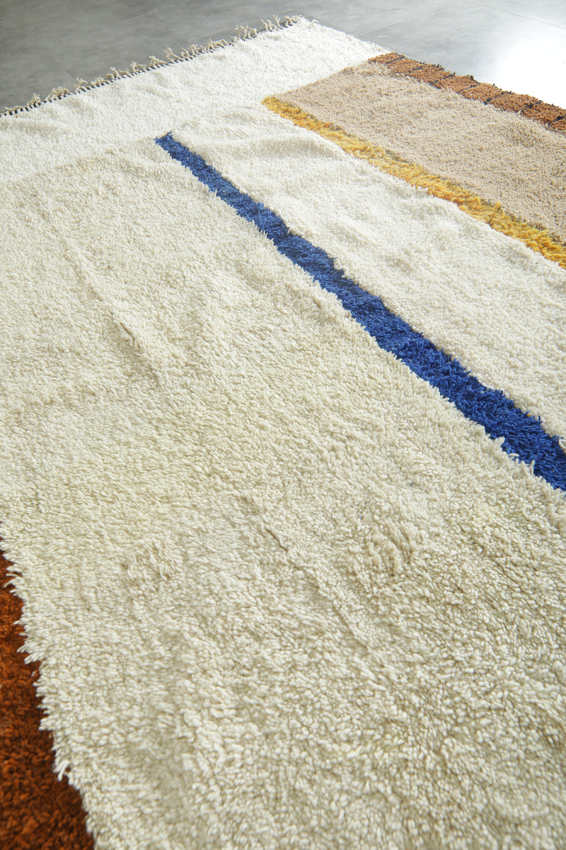 Moroccan wool rug - White base with earthy accents - 7.3 ft x 11.1 ft