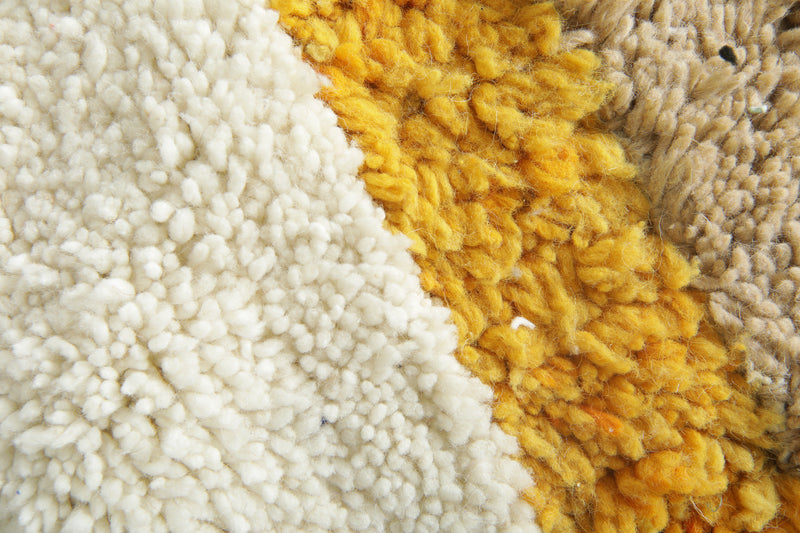 Moroccan wool rug - White base with earthy accents - 7.3 ft x 11.1 ft