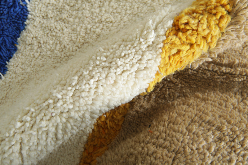 Moroccan wool rug - White base with earthy accents - 7.3 ft x 11.1 ft