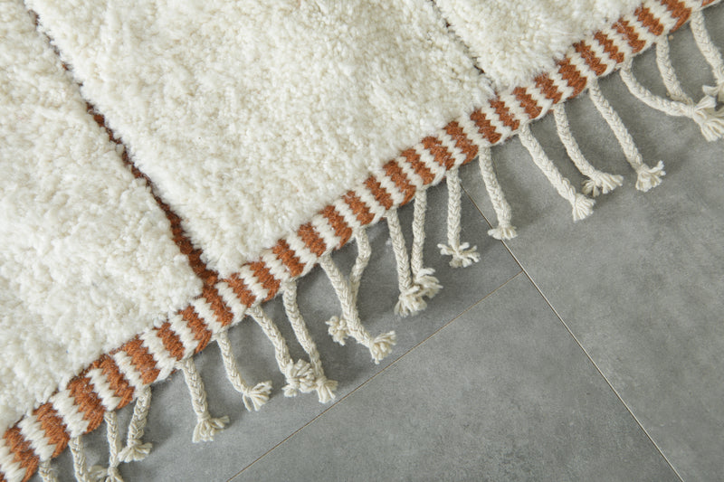 Custom beni ourain rug – White wool with terracotta geometric lines
