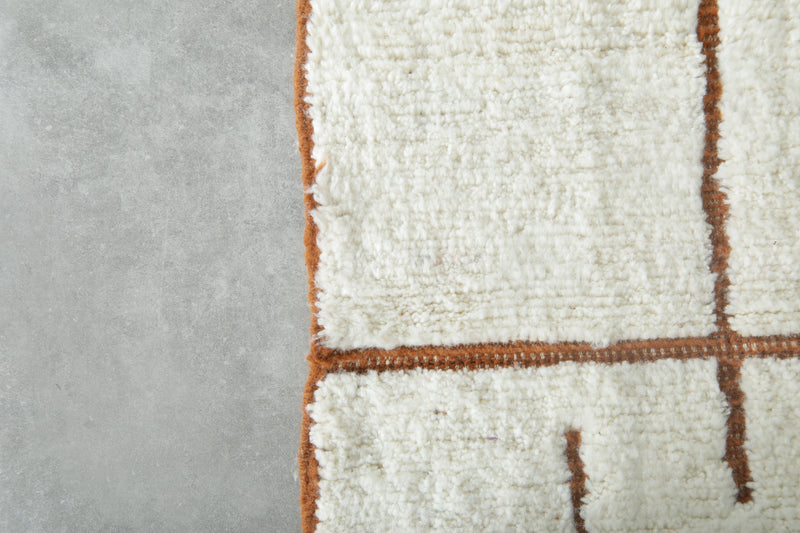Custom beni ourain rug – White wool with terracotta geometric lines