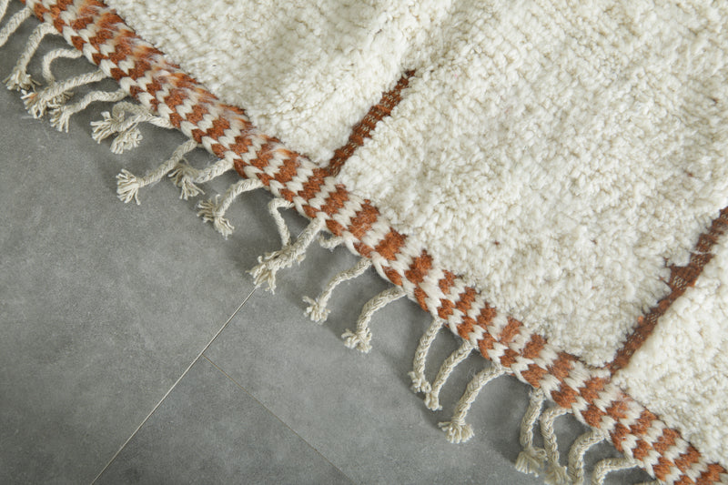 Custom beni ourain rug – White wool with terracotta geometric lines