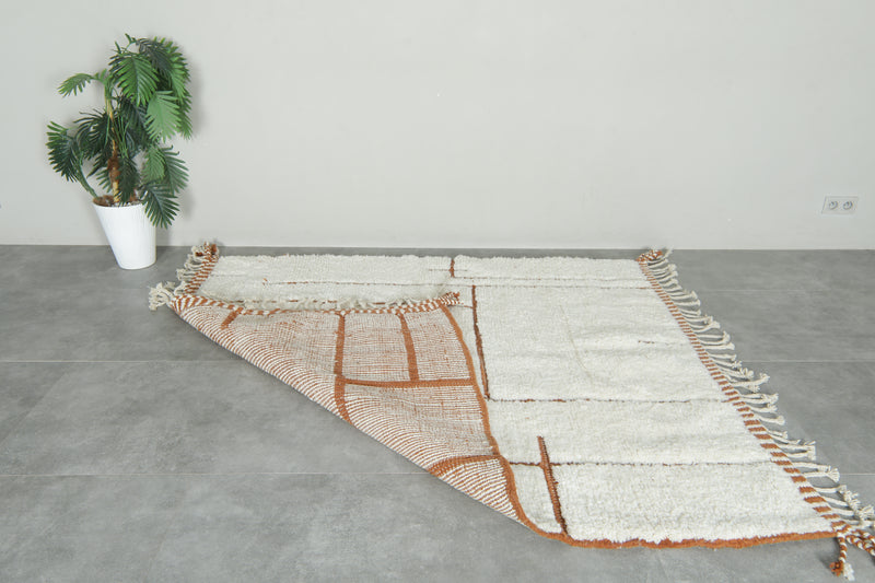Custom beni ourain rug – White wool with terracotta geometric lines