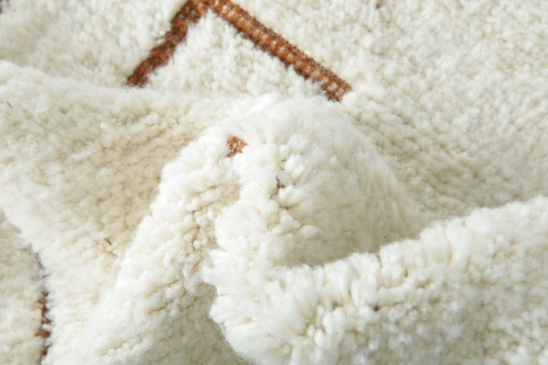 Custom beni ourain rug – White wool with terracotta geometric lines