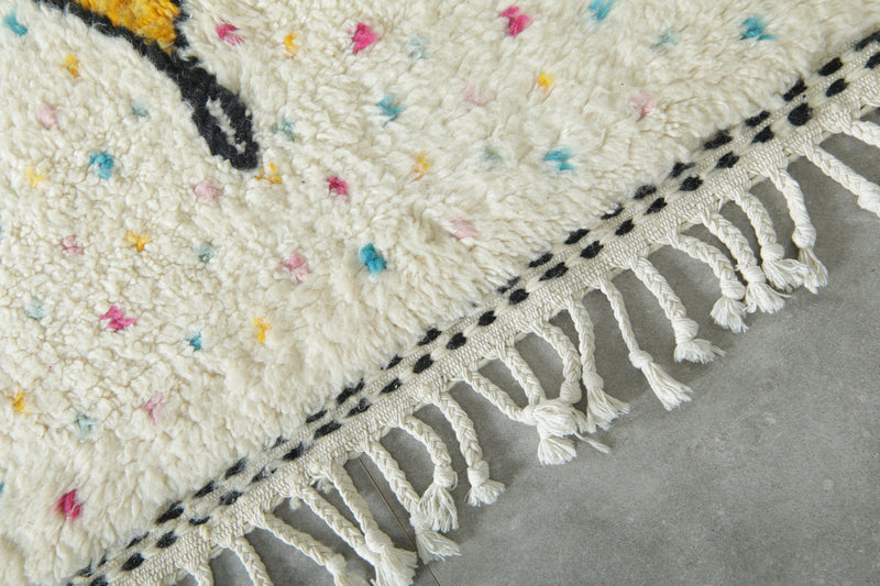 White Moroccan azilal rug with geometric design - 3.3 ft x 4.8 ft