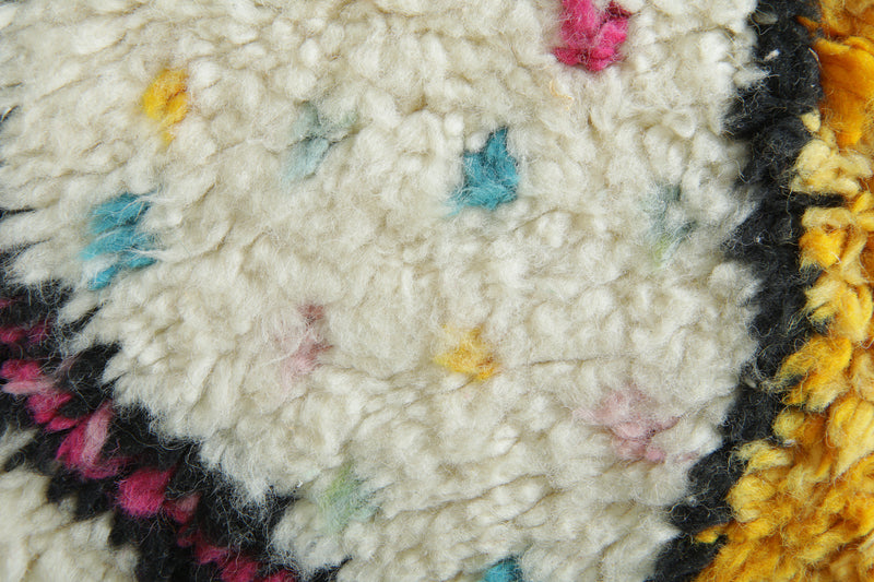 White Moroccan azilal rug with geometric design - 3.3 ft x 4.8 ft