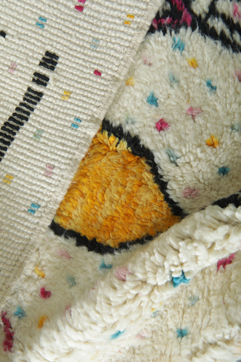 White Moroccan azilal rug with geometric design - 3.3 ft x 4.8 ft