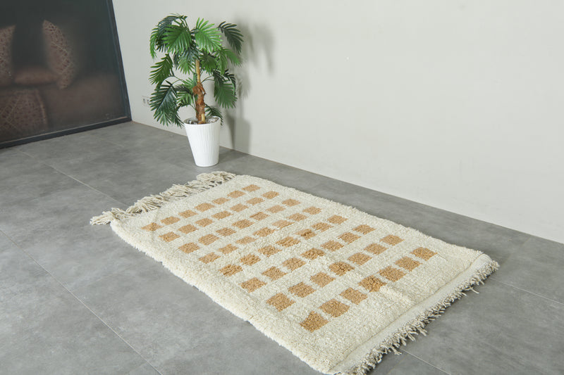 White Moroccan beni ourain rug with beige checkered design - 3.2 ft x 5.2 ft