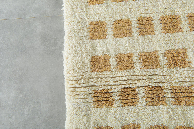 White Moroccan beni ourain rug with beige checkered design - 3.2 ft x 5.2 ft