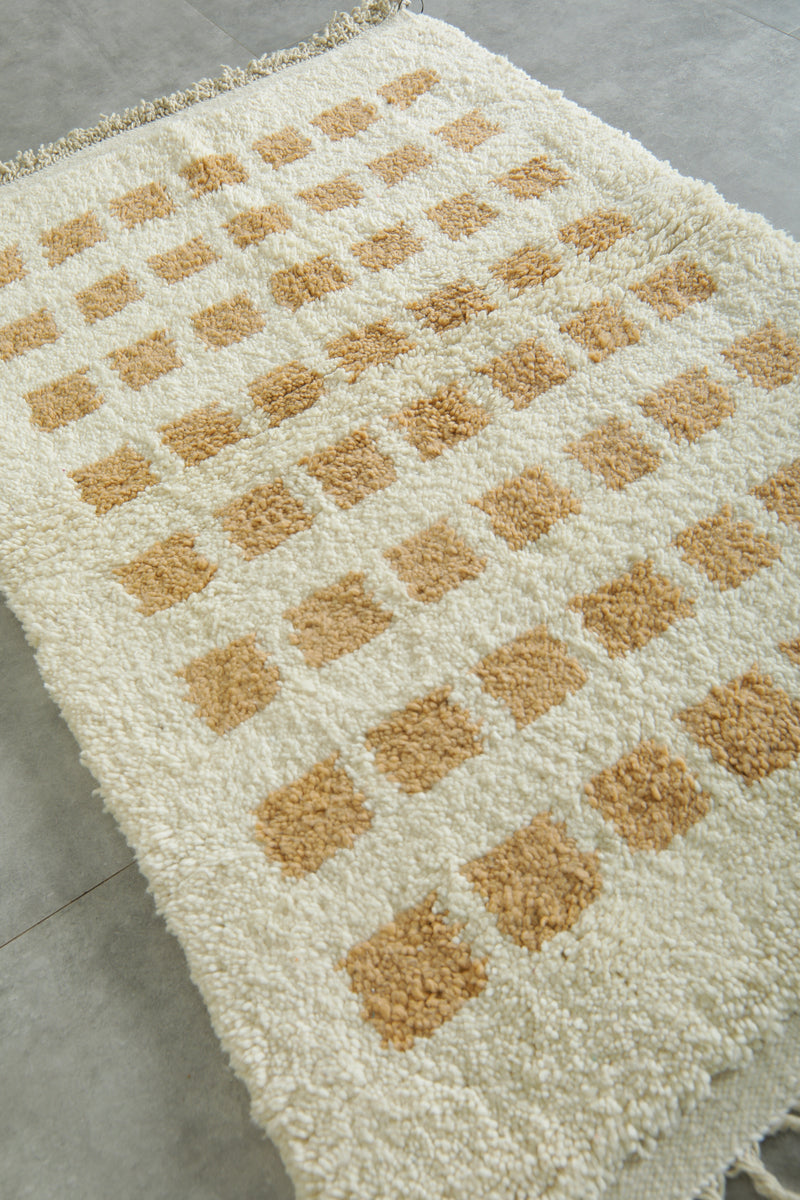 White Moroccan beni ourain rug with beige checkered design - 3.2 ft x 5.2 ft