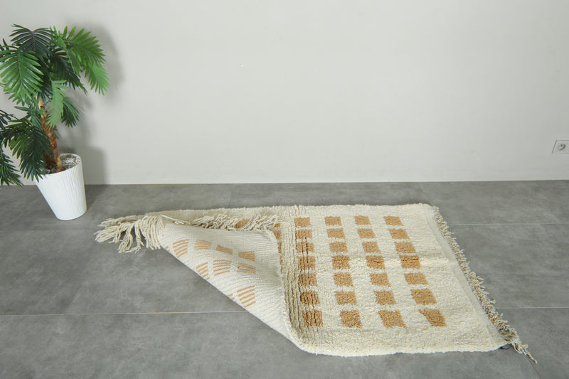 White Moroccan beni ourain rug with beige checkered design - 3.2 ft x 5.2 ft