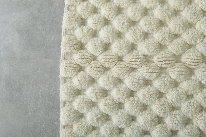 White Moroccan beni ourain rug - 3.5 ft x 5.2 ft