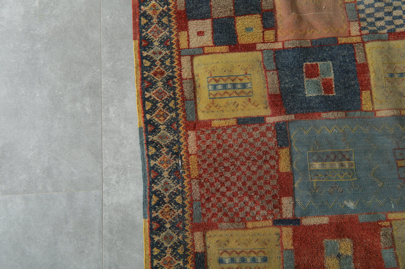 Handmade Moroccan geometric wool rug - 4.9 ft x 8.7 ft