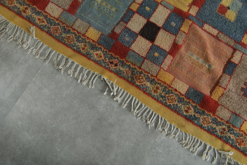 Handmade Moroccan geometric wool rug - 4.9 ft x 8.7 ft