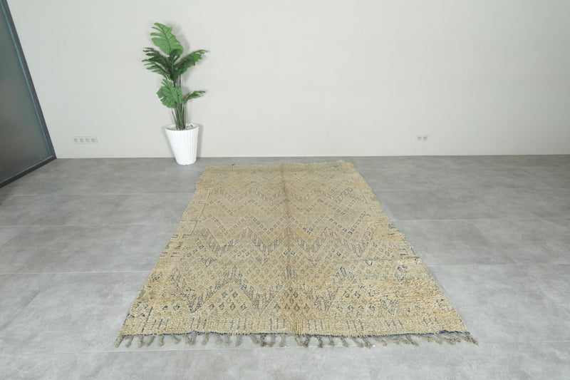 Moroccan Wool rug with beige base and soft geometric accents - 5.7 ft x 8.2 ft
