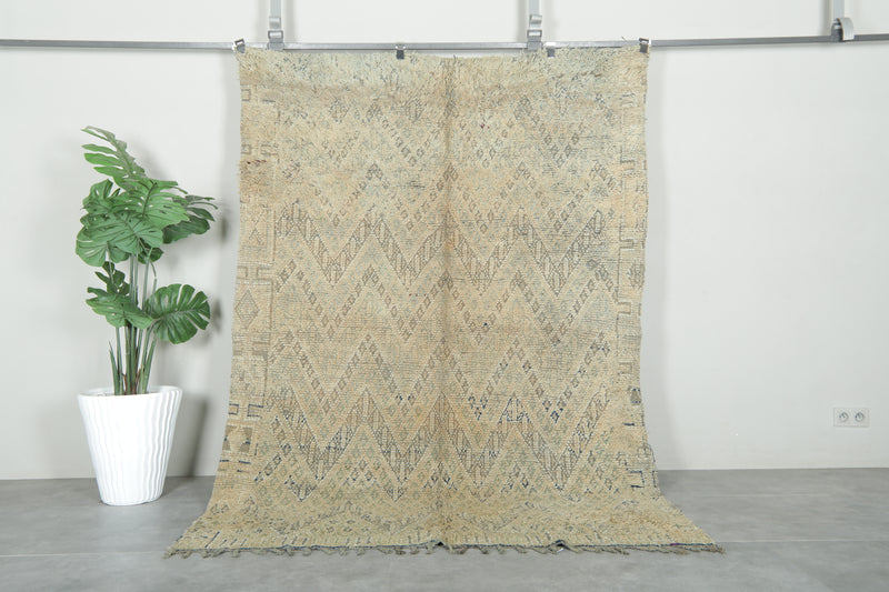 Moroccan Wool rug with beige base and soft geometric accents - 5.7 ft x 8.2 ft