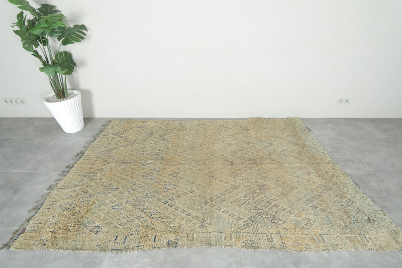 Moroccan Wool rug with beige base and soft geometric accents - 5.7 ft x 8.2 ft