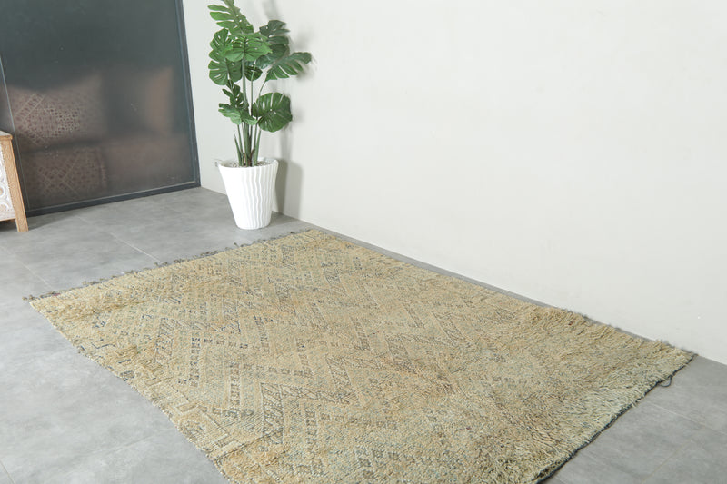 Moroccan Wool rug with beige base and soft geometric accents - 5.7 ft x 8.2 ft